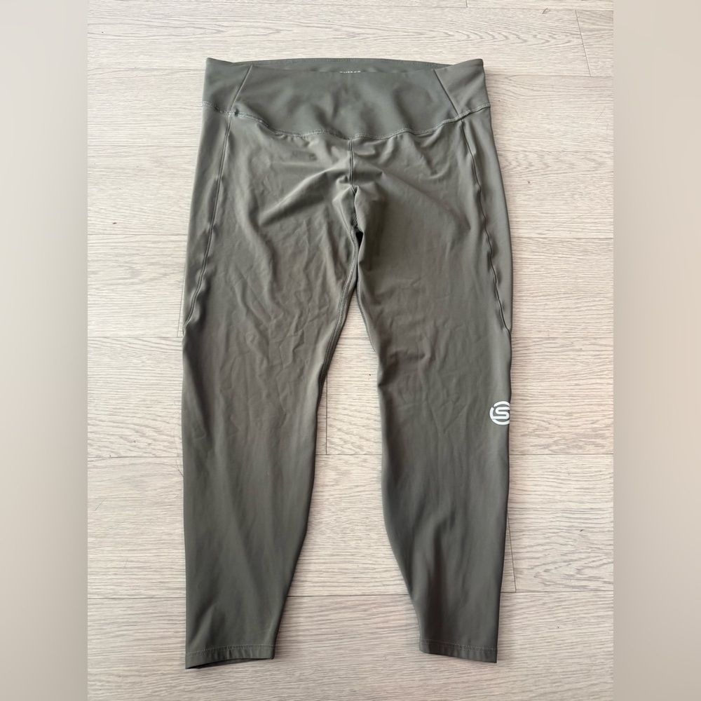 skims performance leggings size 2xl
